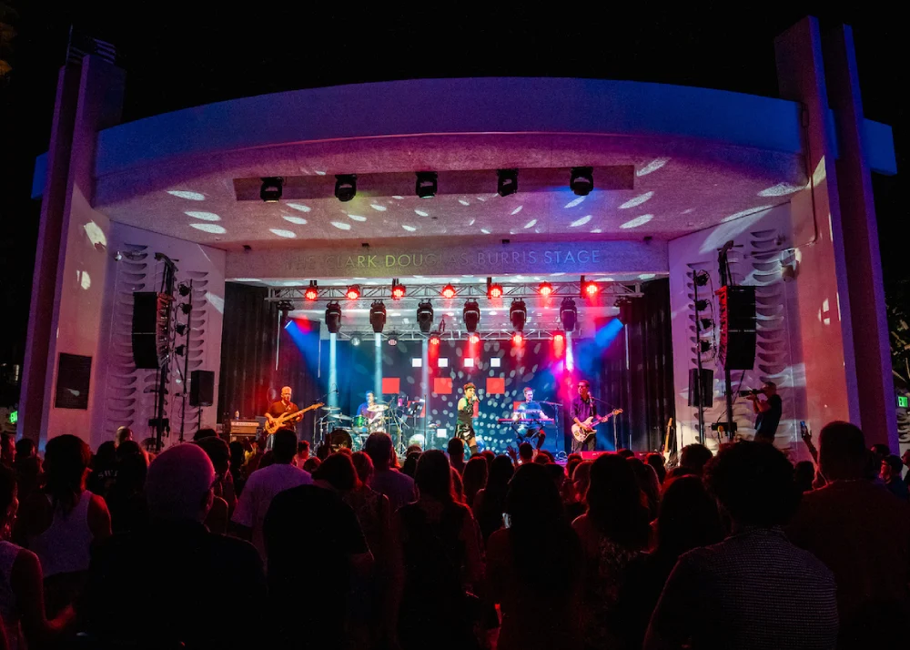 Photo by William Benshimol